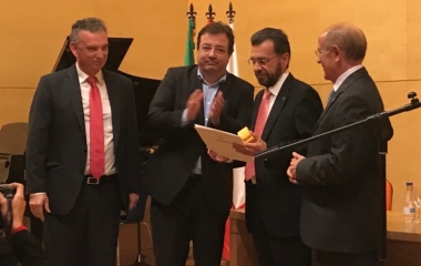 escudo de Don Benito al claret