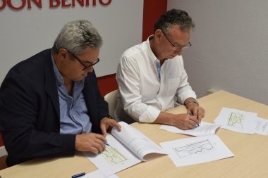 firma convenio aeródromo Don Benito