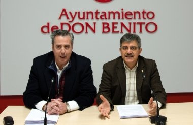 miguel sánchez, de la omic, y francisco garcia, concejal de sanidad