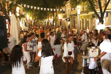 fiesta en blanco