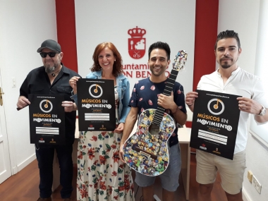 musicos en movimiento