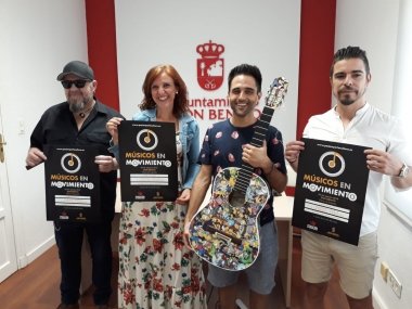 musicos en movimiento