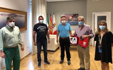 entrega desfibrilador a conquista