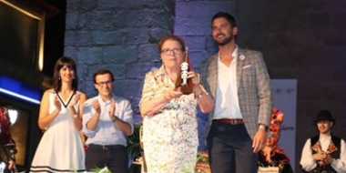 Antonia Tejeda recibe en Candil de Plata