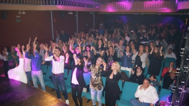 público viendo a descartados
