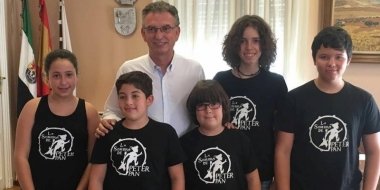la sombra de peter pan con el alcalde de Don Benito