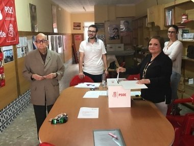 Mariano Alejo junto a compañeros de la agrupación