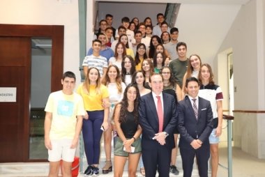 recepcion estudiantes Villanueva y Antonio Huertas