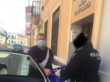 pollos al centro de transeúntes