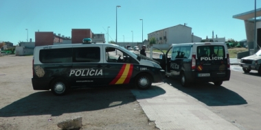 policias en calle laguna