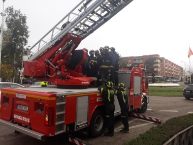 bomberos en la avenida Alonso Martín