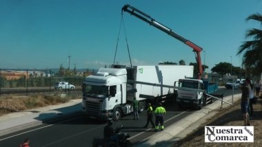 camion atrapado en Don Benito