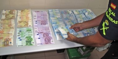 dinero que intentaban sacar de España