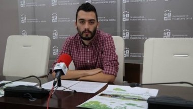 arturo garcía informando de la campaña medioambiental
