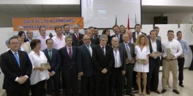 premiados y autoridades en la gala del autónomo 2016