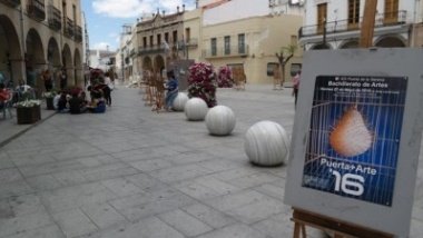 exposición en la plaza de España