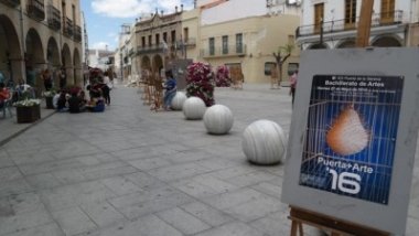 exposición en la plaza de España