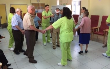 juegos tradicionales en el centro de alzhéimer