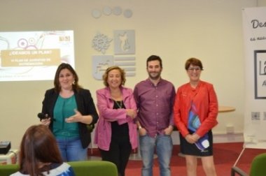 asistentes al debate del plan de juventud