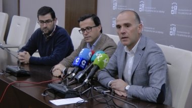 mejias con el alcalde y el edil de agricultura