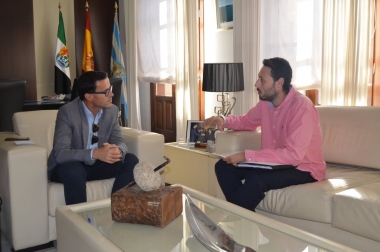 mario pérez con el alcalde de Villanueva