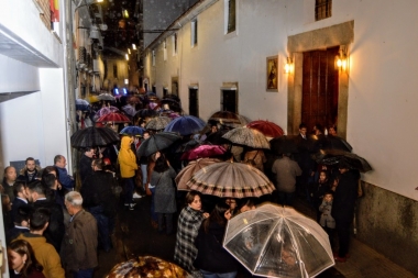 paraguas ante la capilla del nazareno de villanueva