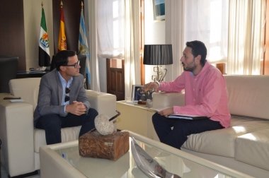 mario pérez con el alcalde de Villanueva