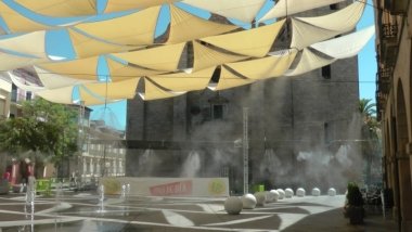 toldos instalados en la plaza de España de Villanueva