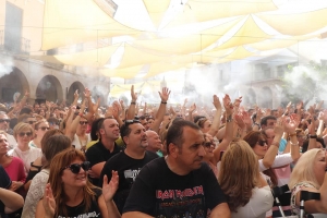 público en la feria de día de Villanueva